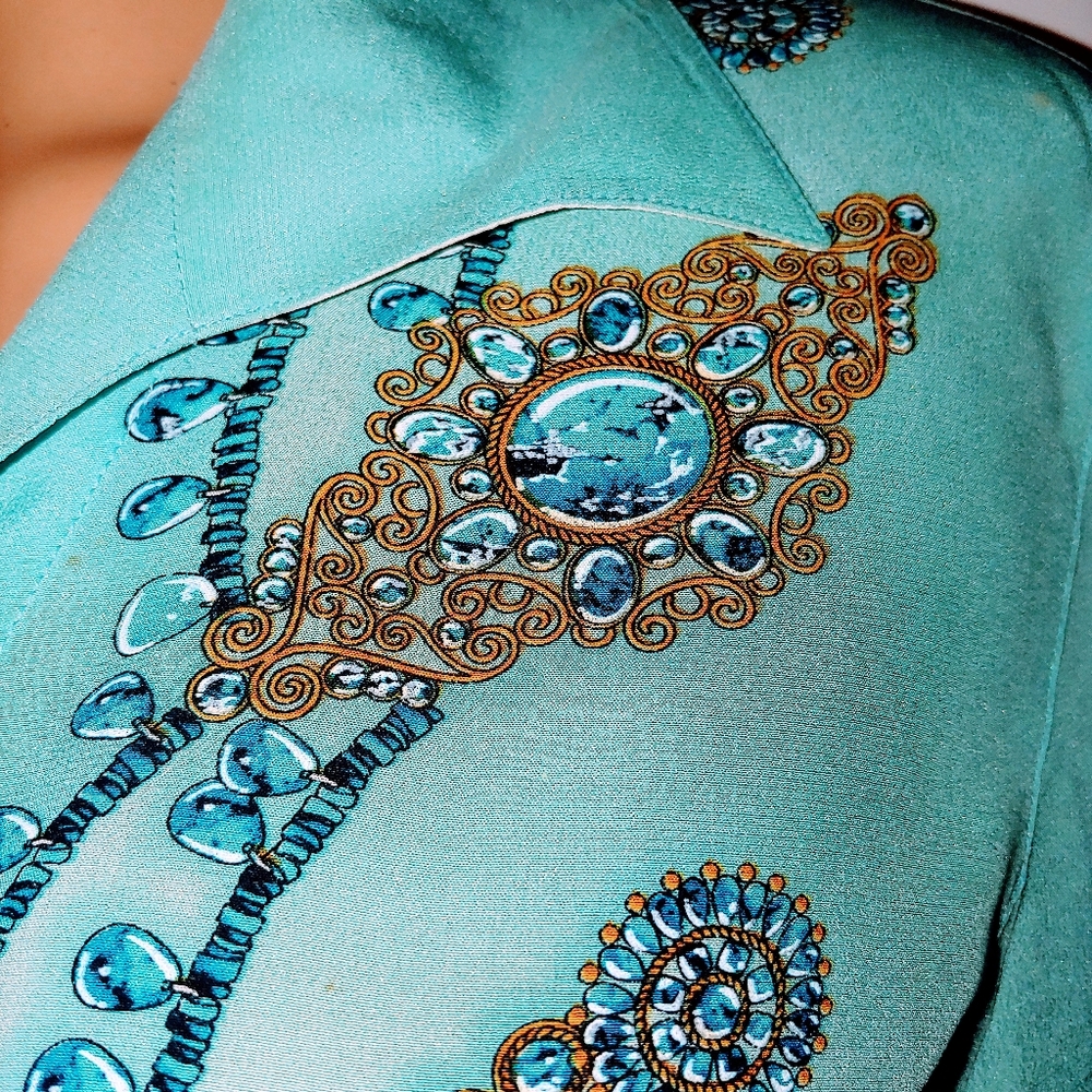 SOLD! ESCADA 36 6 SILK TEAL WHITE GOLD SCROLL SIGNATURE BUTTONS - Picture 5 of 10